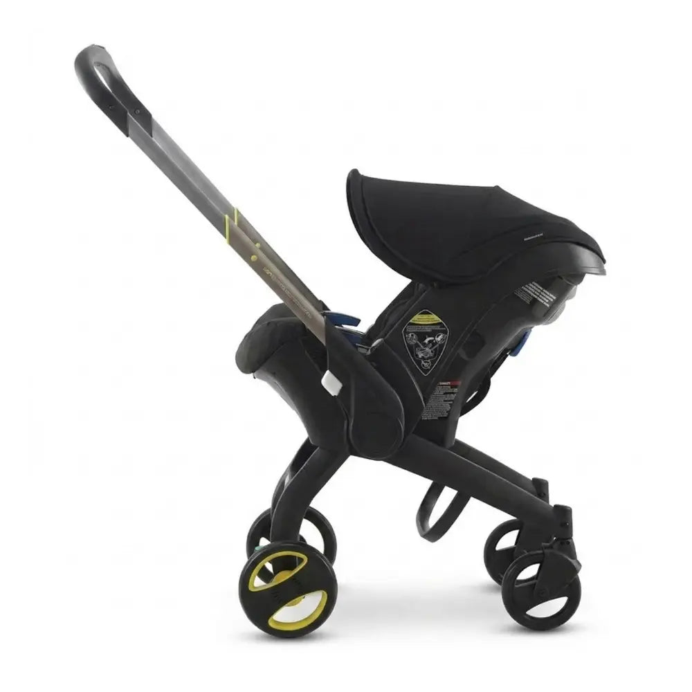 Poussette bébé moderne avec capote extensible offrant protection solaire optimale et confort maximal lors des promenades